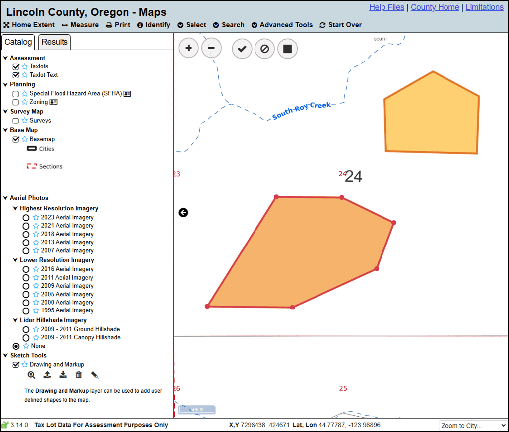 An example of how users can edit sketches, with one polygon selected, showing that it is editable.